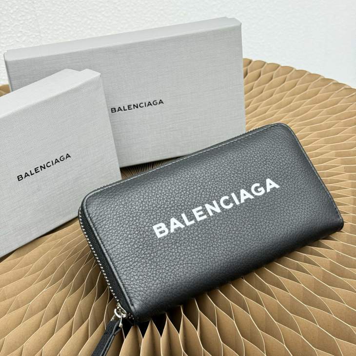Picture of Balenciaga Handbags _SKUfw203288771fw
